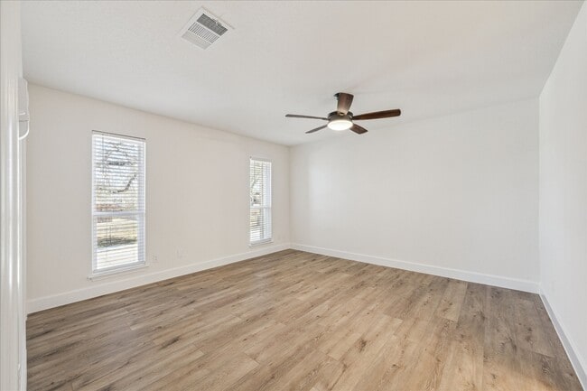 Building Photo - 1525 Bonanza Rd