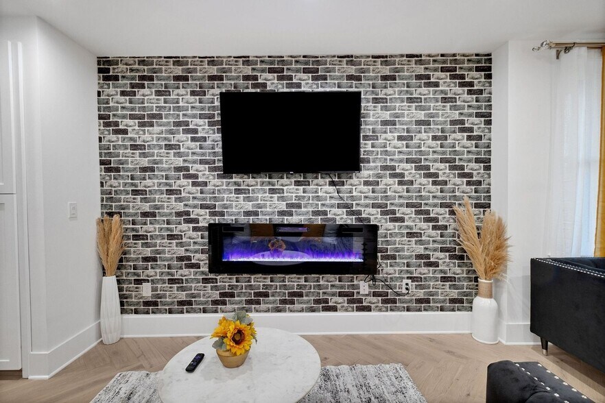 Building Photo - 1417 Montello Ave NE