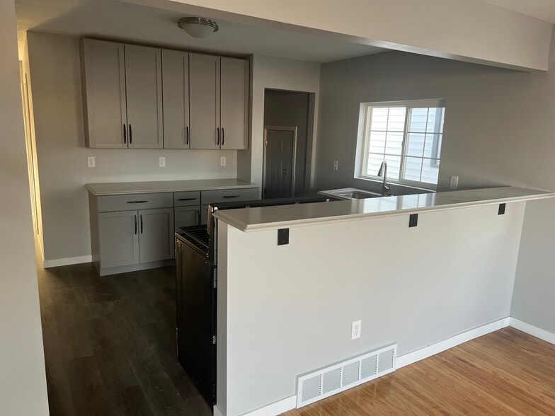 Building Photo - 1020 Aurora Ave