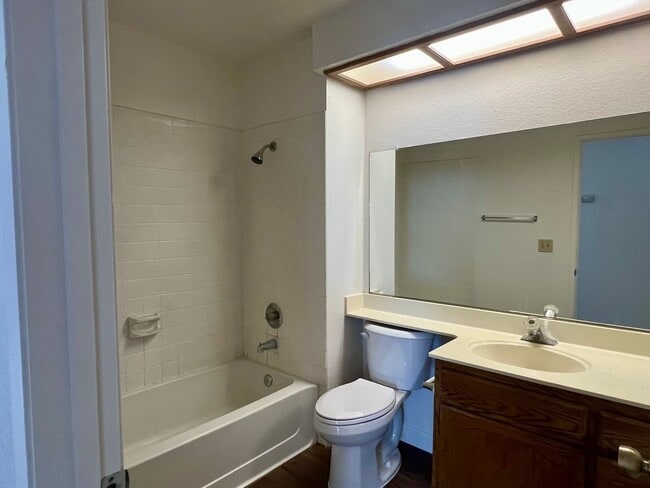 Building Photo - Charming 3 Bedroom 2 Bath Home in Elk Grov...