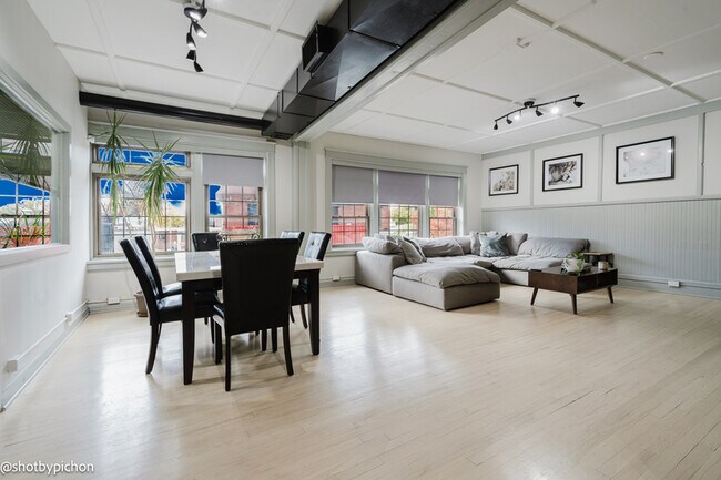 Building Photo - 4 Raymond Ave