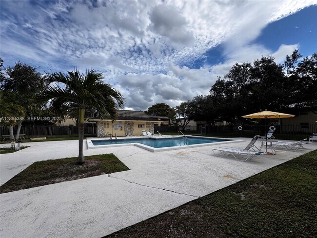 Building Photo - 8405 SW 137th Ave