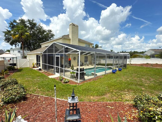 Building Photo - 900 Oxford Dr