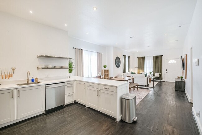 Building Photo - 3309 Webster St