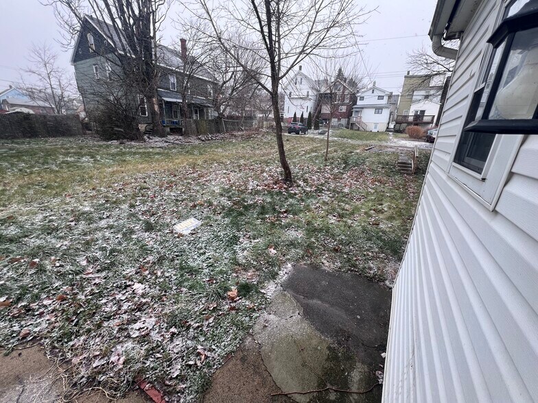 Building Photo - 2309 5th Ave