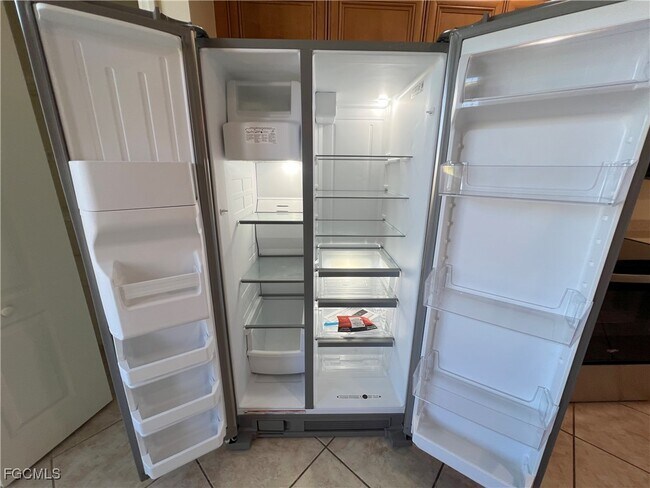 Building Photo - 8470 Kingbird Loop