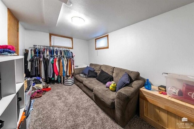 Building Photo - Close to Campus! Charming Home!