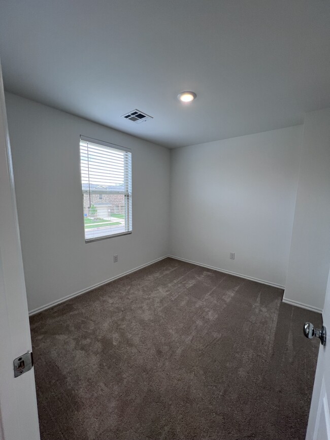 Building Photo - 2305 Wolford Ct