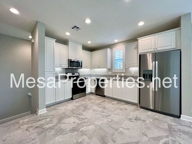 Building Photo - 3880 S Oasis Paseo