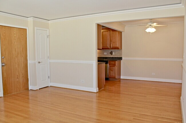 Building Photo - 5037 N East River Rd