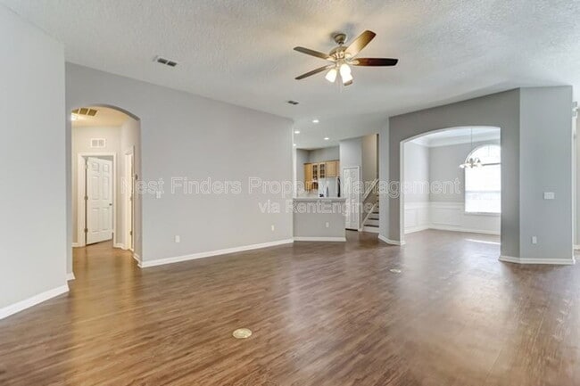 Building Photo - 1704 Dartmoor Ln