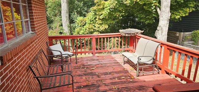 Building Photo - 1032 Standard Dr NE