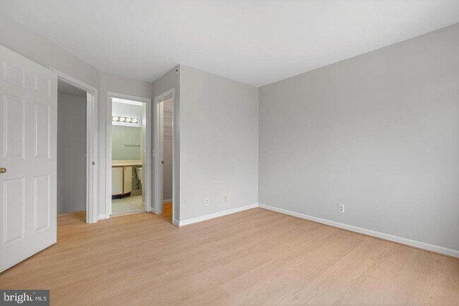 Building Photo - 5705 Chapman Mill Dr