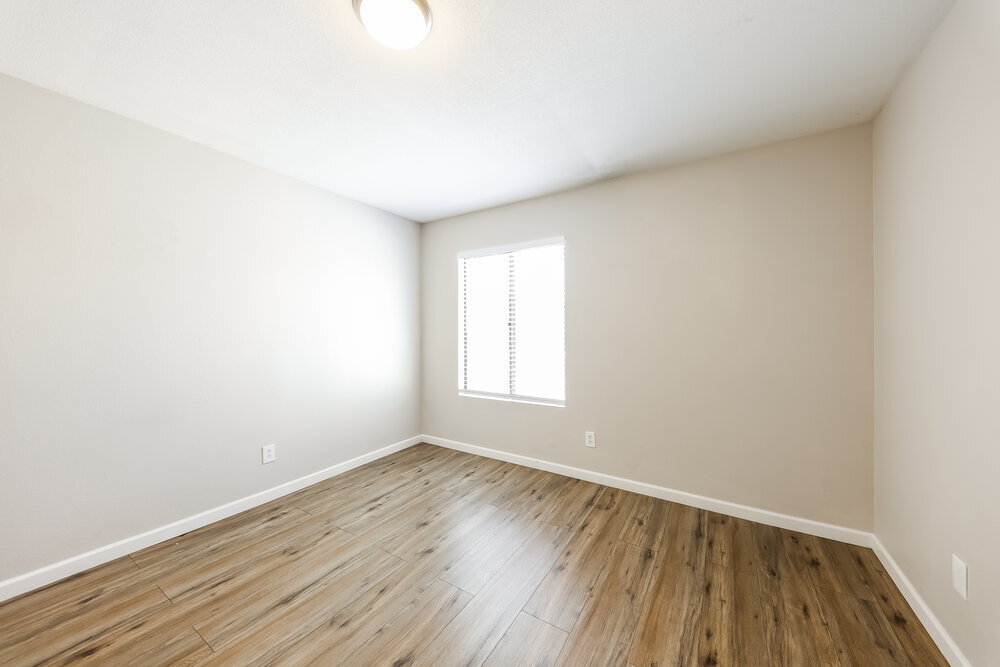 Building Photo - 6630 W Poinsettia Dr