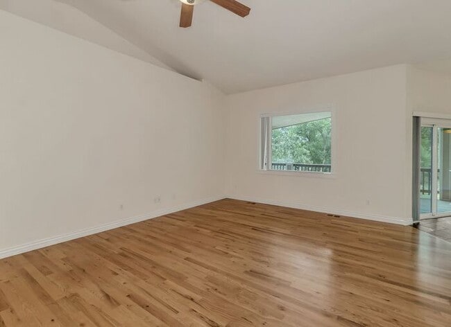 Building Photo - Beautiful and Spacious 4Bd 3.5Bath Home in...