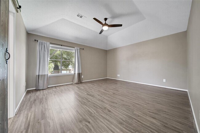 Building Photo - 23111 Red River Dr