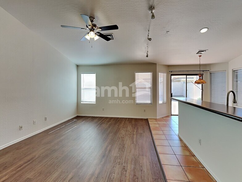 Building Photo - 717 W Beth Dr