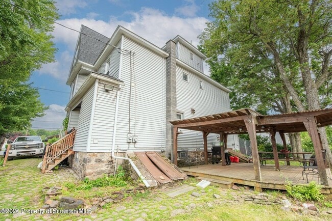 Building Photo - 947 William St