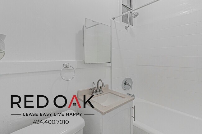 Building Photo - 1017 S Kingsley Dr