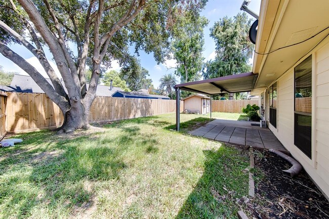 Building Photo - 6103 France Ln