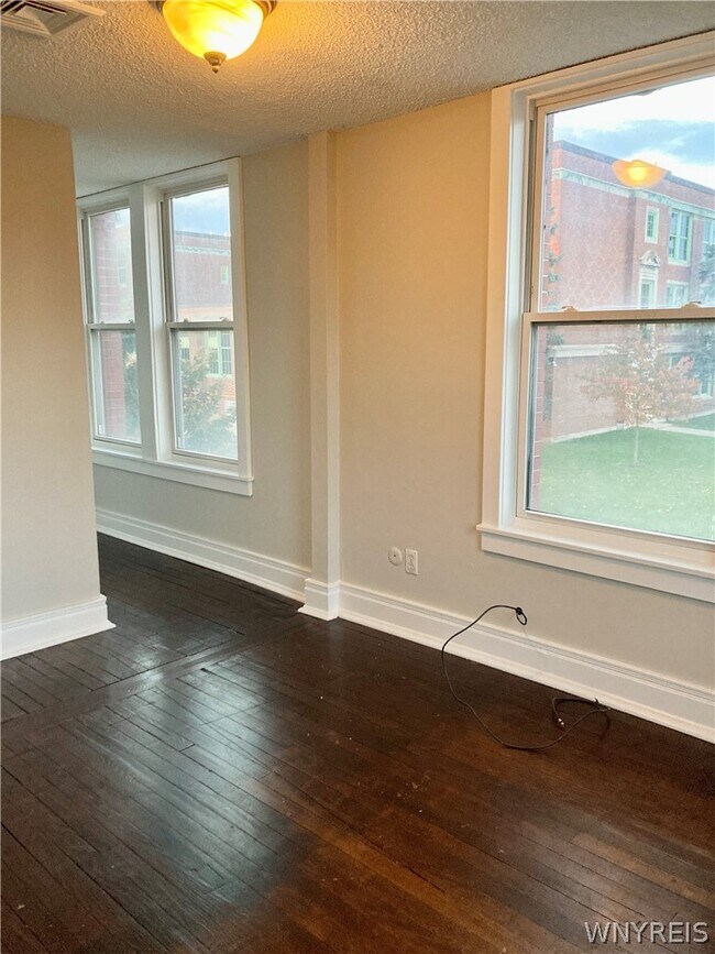 Building Photo - 294 S Elmwood Ave