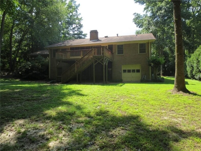 Building Photo - 220 Lantern Ridge Ct