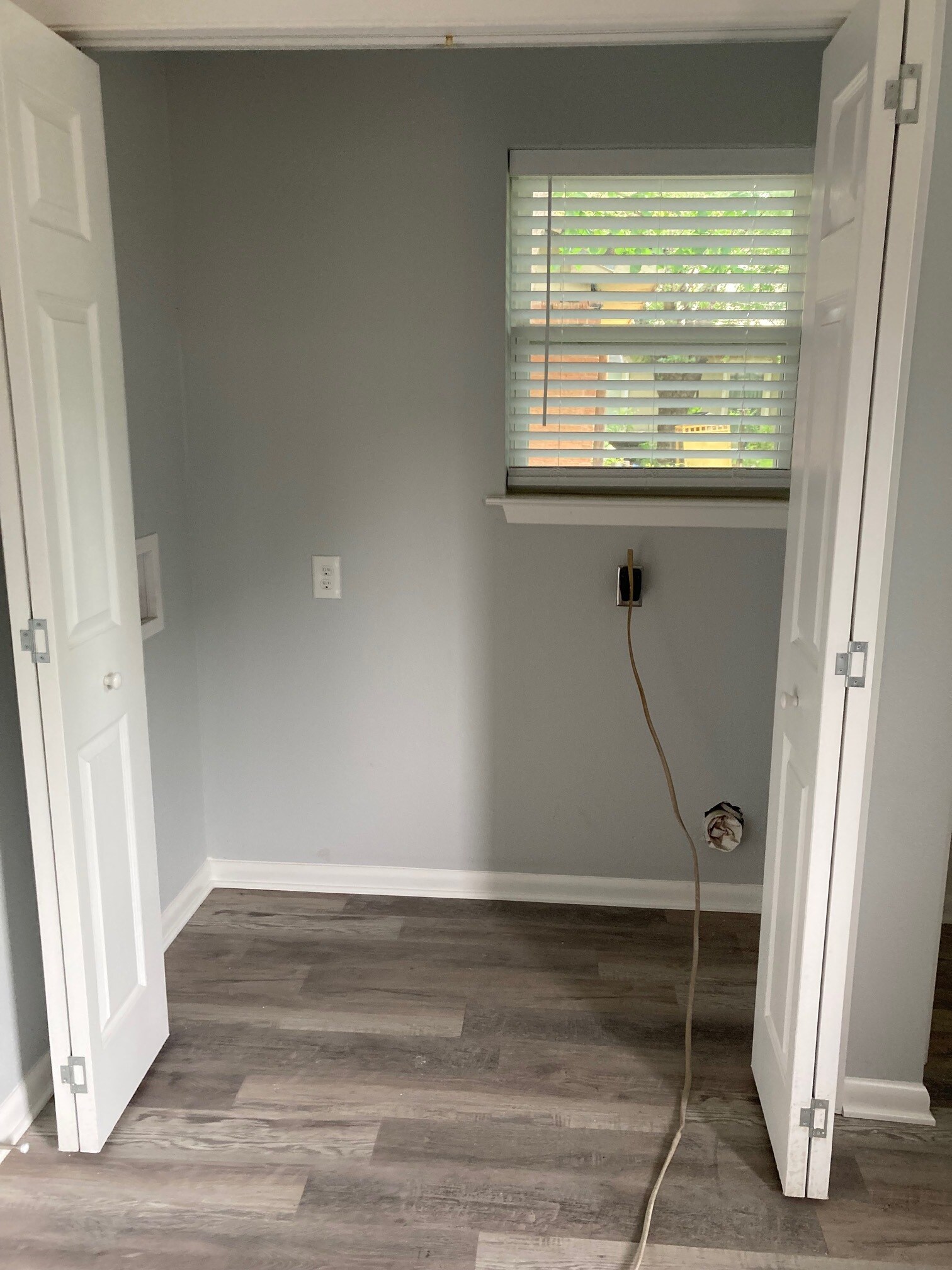 Laundry washer/dryer hookups - 721 Tuskegee St