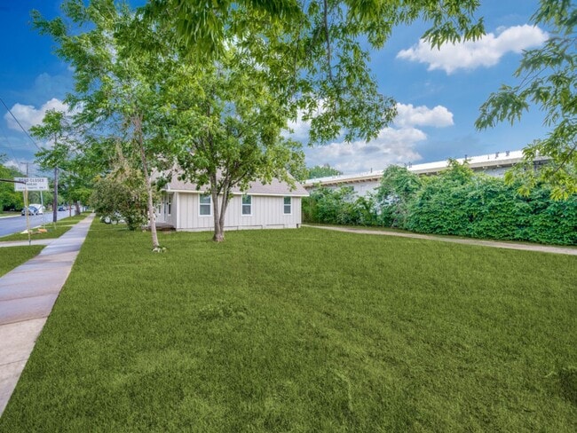 Building Photo - Welcome to Your Ideal Home: 3-Bedroom, 2-Bath Gem Near UNT and Downtown!