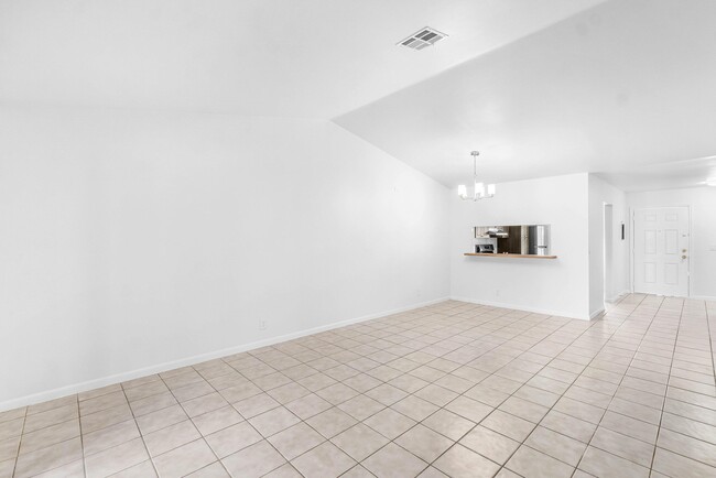 Building Photo - 9977 Three Lakes Cir