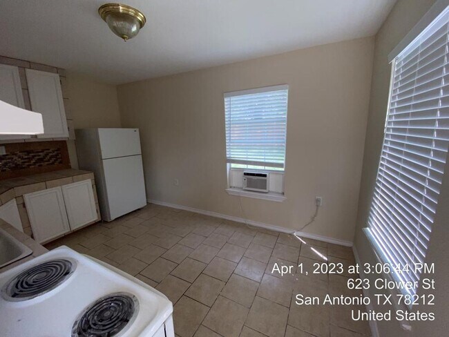 Building Photo - Stylish and Spacious 4-Bedroom Home PLUS C...