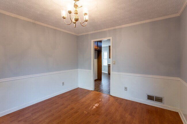 Building Photo - 3301 Sams Way SE