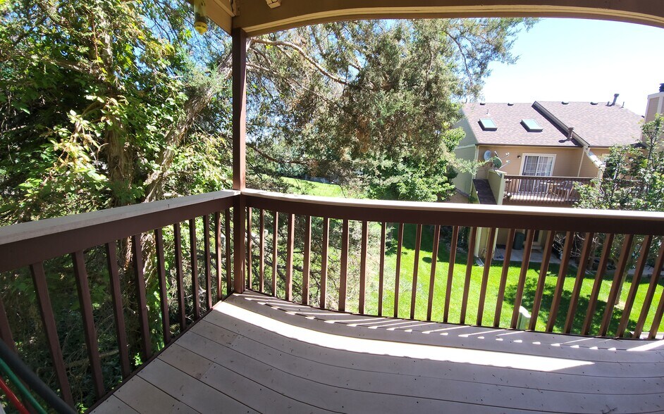 Privet Deck Off Kitchen - 415 Pheasant Run
