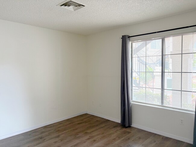 Building Photo - 4813 Nara Vista Way