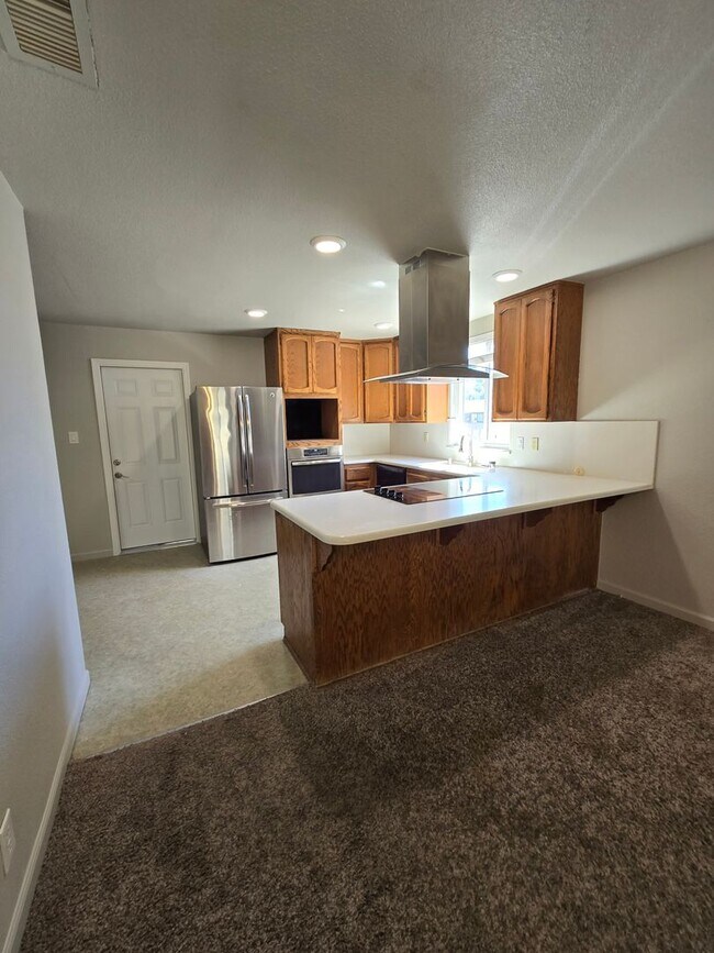 Building Photo - Spacious 4-Bedroom Corner Lot Home $2450.00 per month | Prime Rancho Cordova Location | Available...
