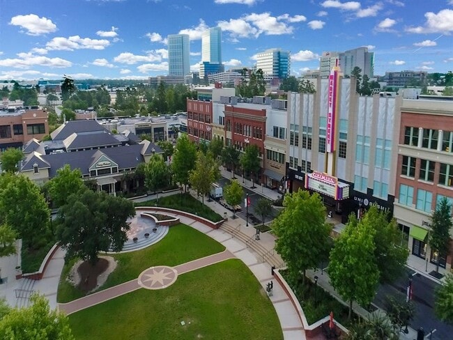 Building Photo - 186 N Valley Oaks Cir