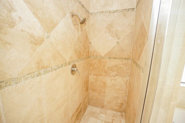 Building Photo - 4411 Koehler St