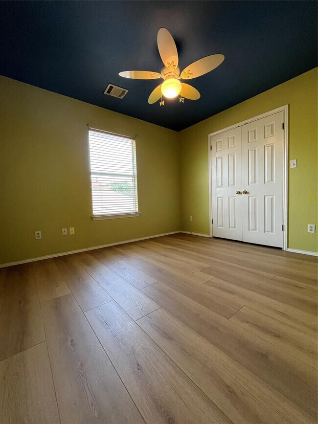 Building Photo - 2321 Clover Ridge Dr