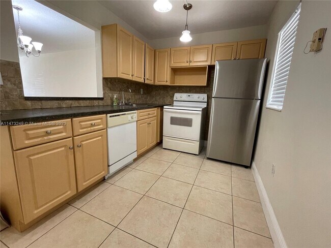 Building Photo - 4313 SW 69th Ave