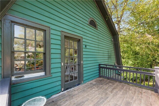 Building Photo - 1031 Austin Ave NE