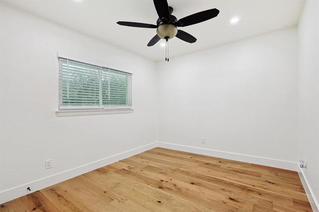 Building Photo - 402 Creekmeadow Ln