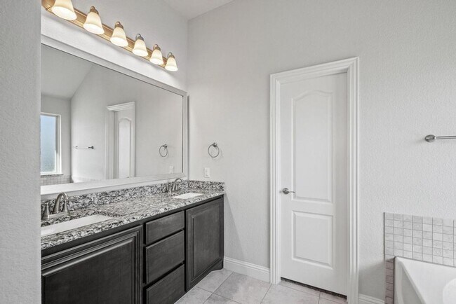 Building Photo - 314 Waverly Dr