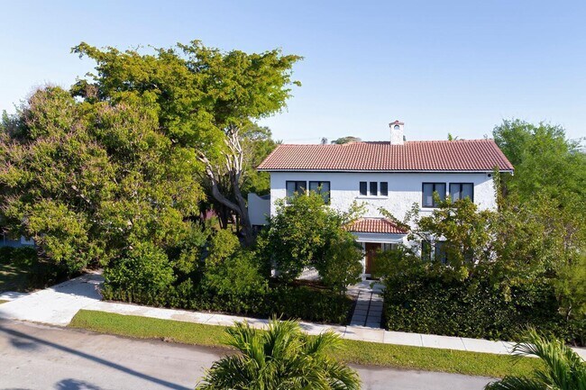 Building Photo - 1629 S Lakeside Dr