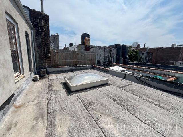 Building Photo - 3 bedroom in BROOKLYN NY 11223