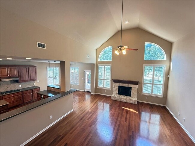 Building Photo - 9301 Castle Pines Dr