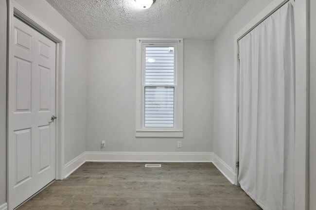 Building Photo - 628 E Whittier St