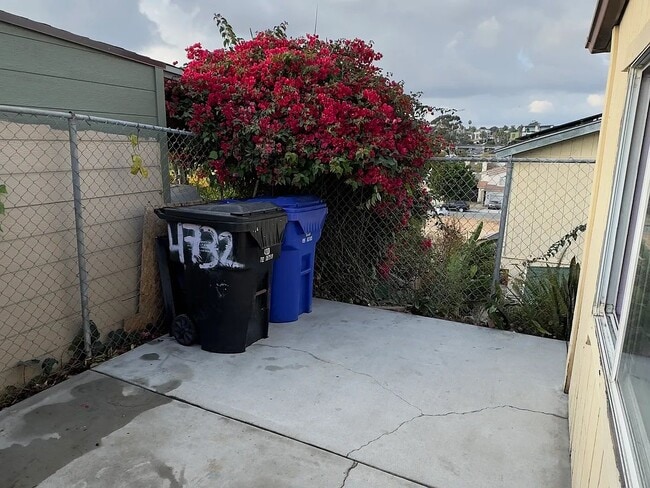 Building Photo - 4732 Cereza St