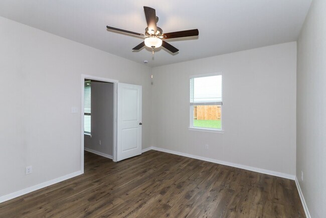 Building Photo - 206 Emma Rose Dr