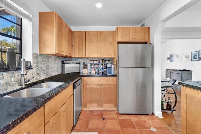Building Photo - 836 W 40th St