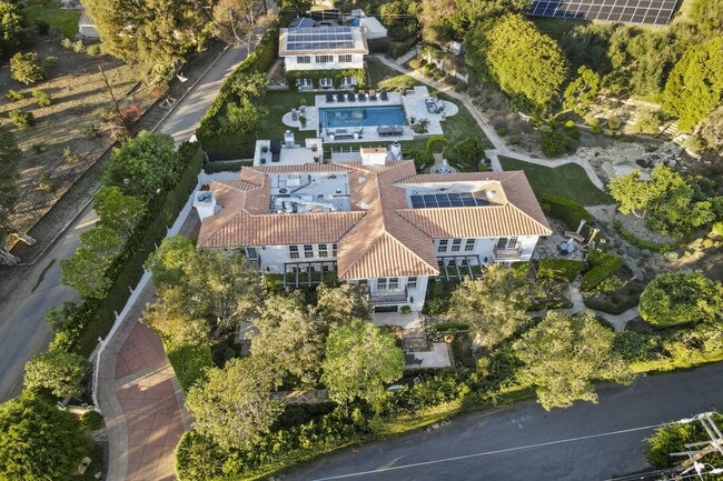 Building Photo - 23255 Mariposa De Oro St