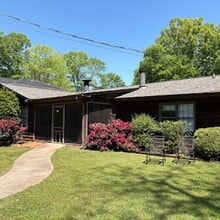 Building Photo - 2 Bedroom Duplex in Boulevard!